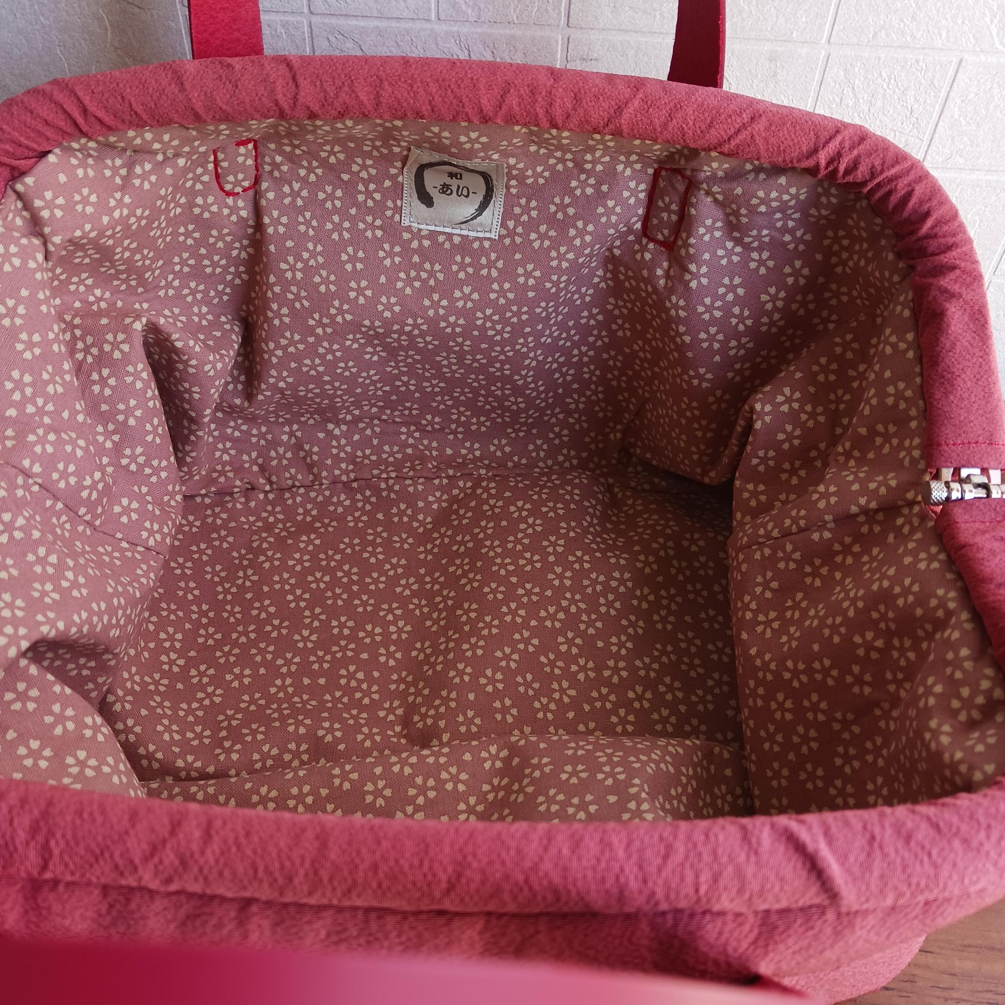 時を超える優雅さ：染大島の柘榴色ハンドバッグ | 4枚目