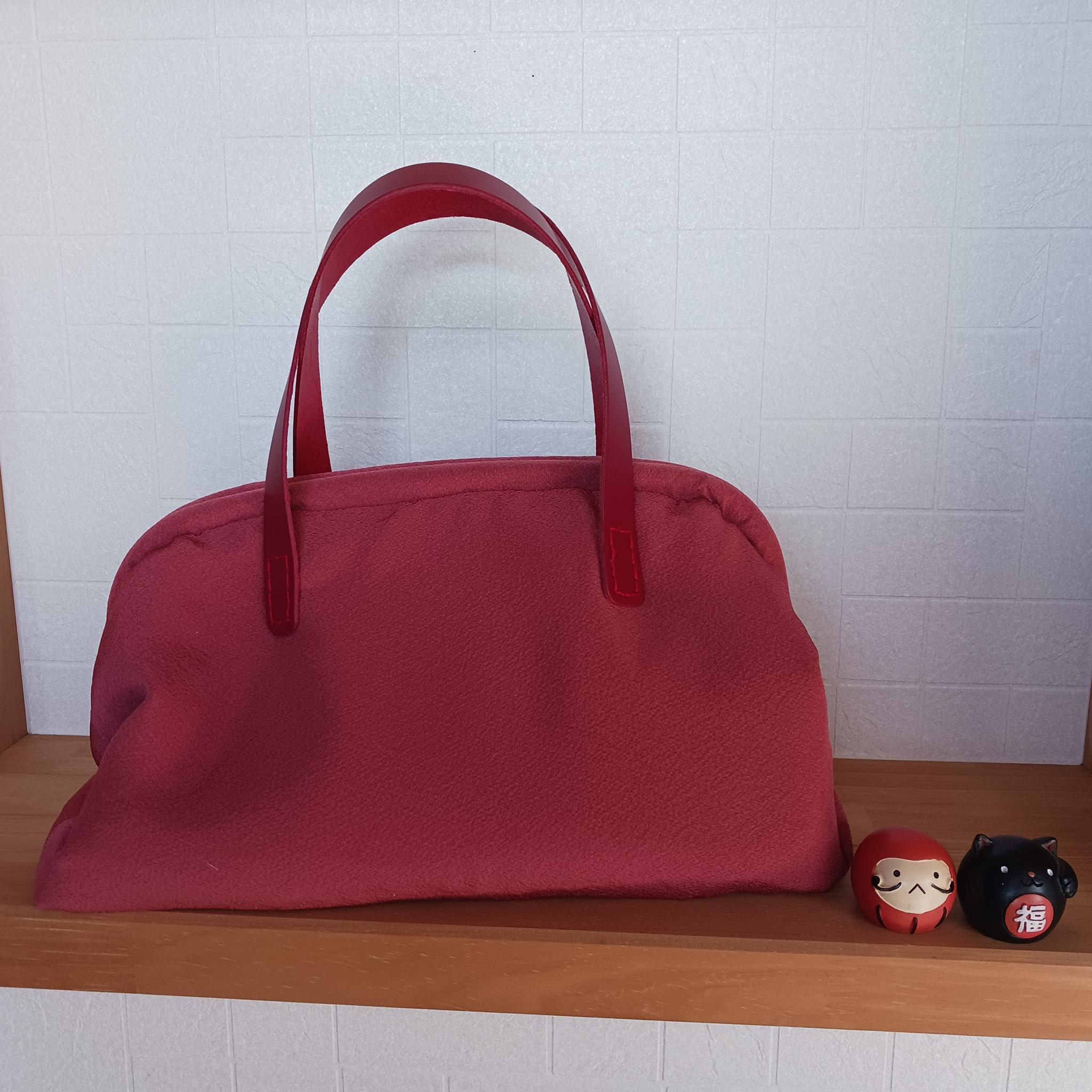 時を超える優雅さ：染大島の柘榴色ハンドバッグ | 8枚目