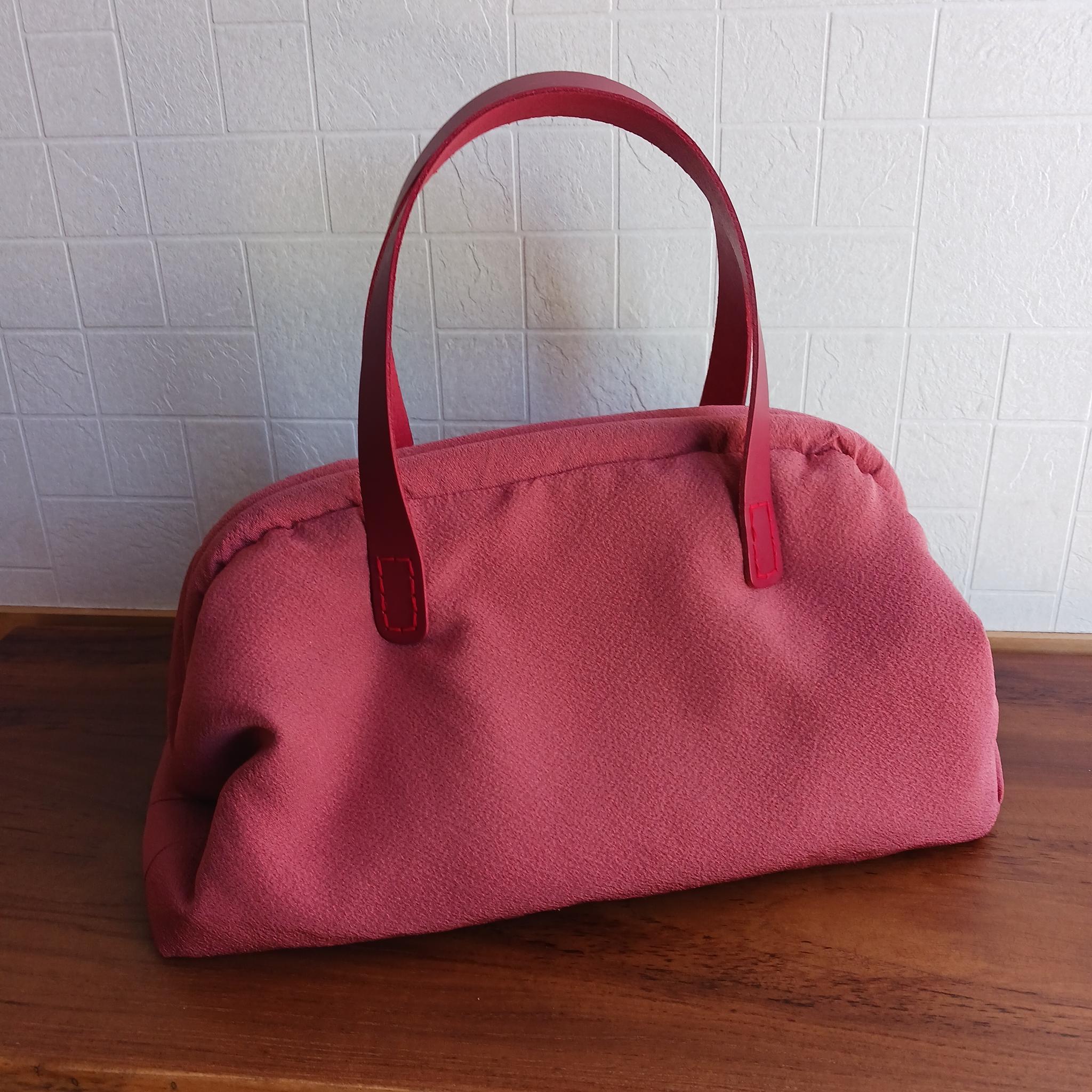 時を超える優雅さ：染大島の柘榴色ハンドバッグ | 9枚目