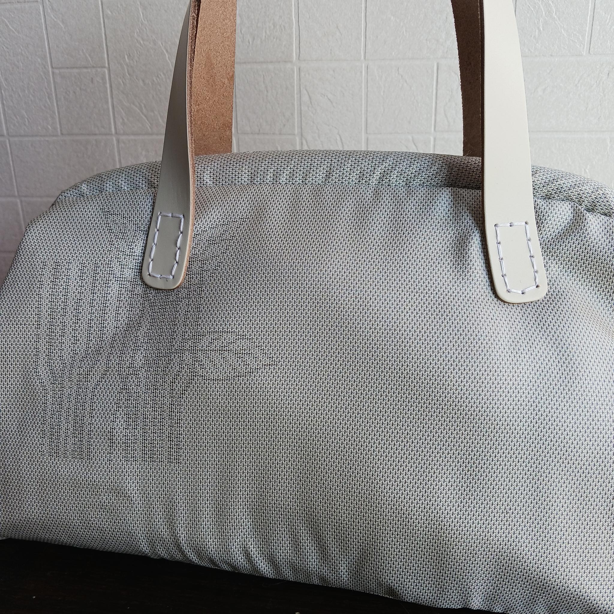 和と洋の調和を楽しむ - 白大島リメイクハンドバッグ | 12枚目