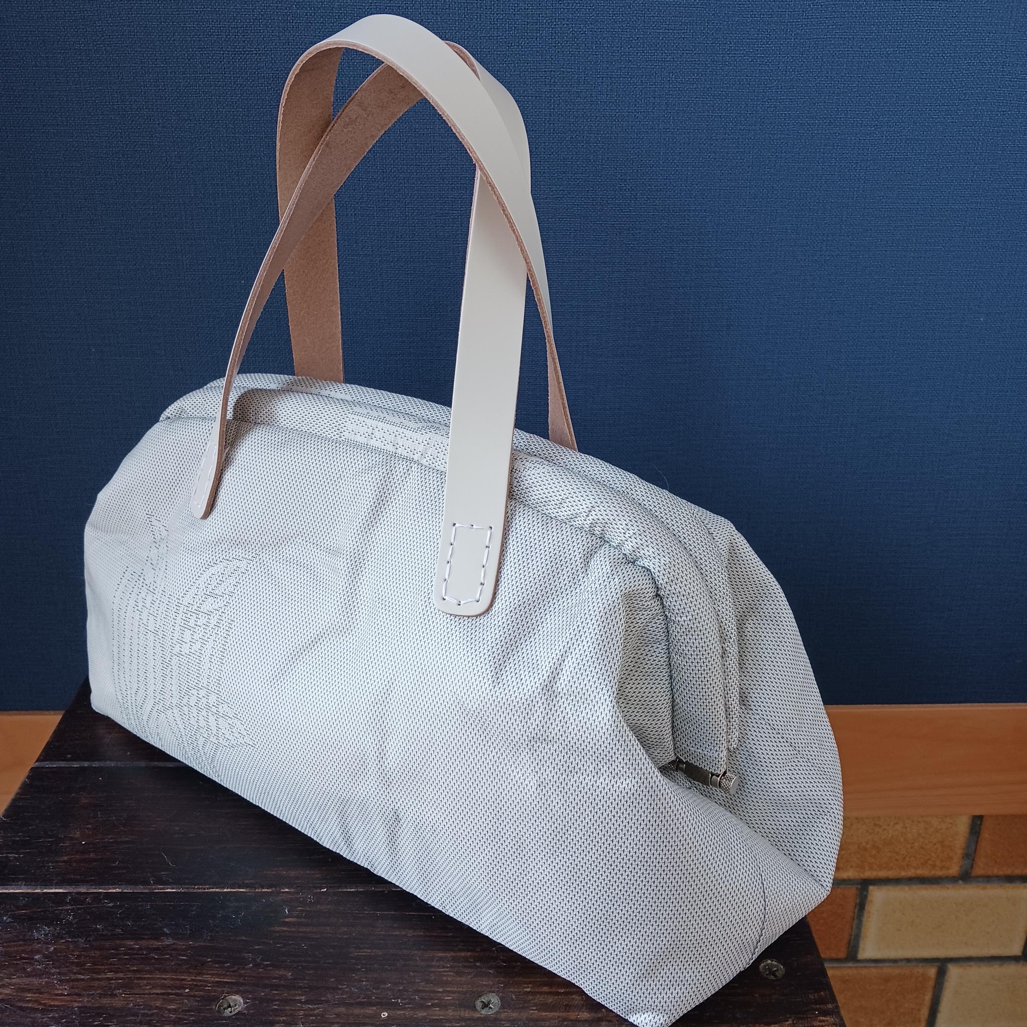 和と洋の調和を楽しむ - 白大島リメイクハンドバッグ | 2枚目