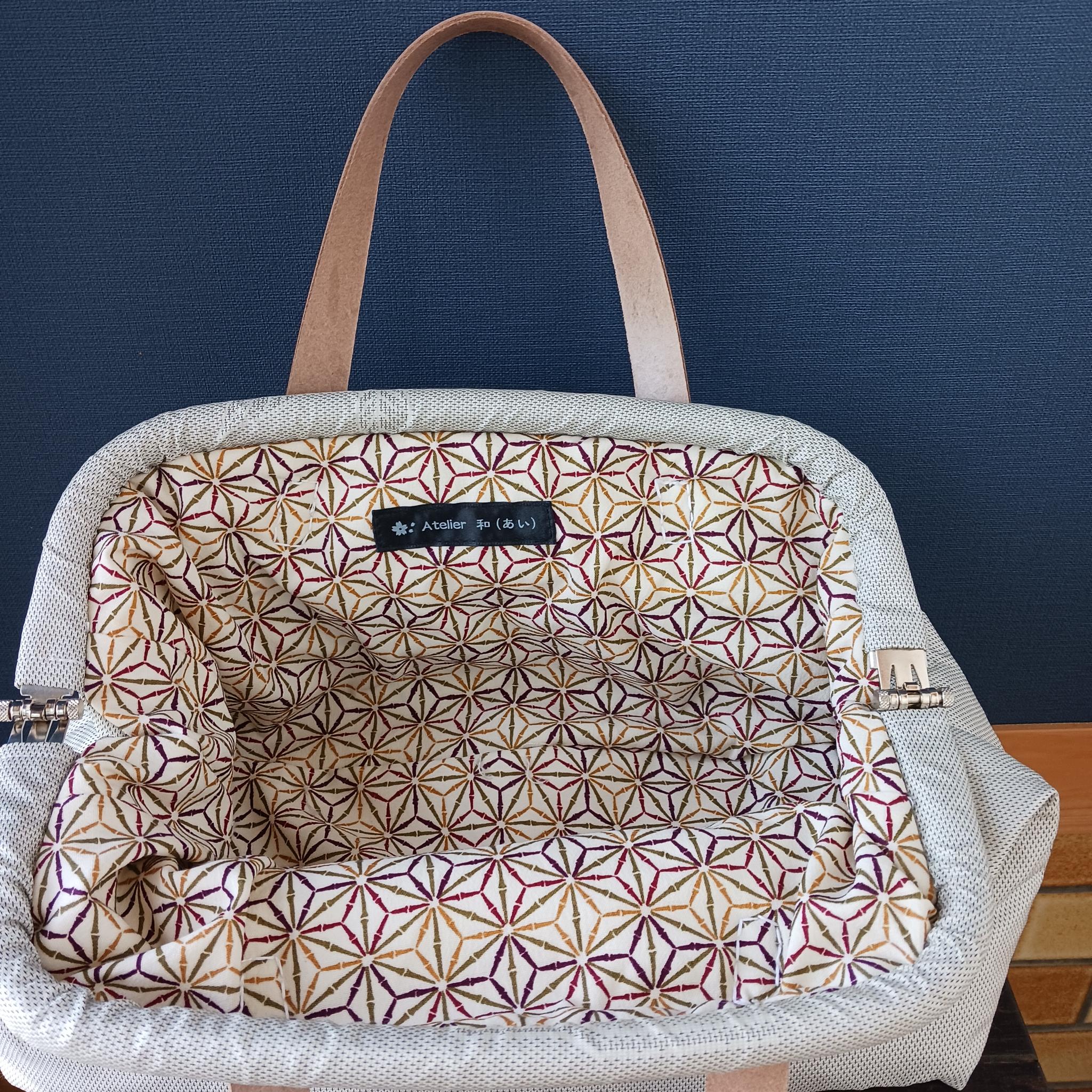 和と洋の調和を楽しむ - 白大島リメイクハンドバッグ | 4枚目