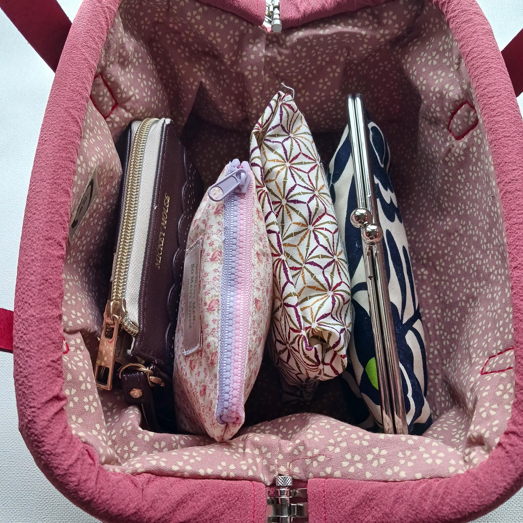 和と洋の調和を楽しむ - 白大島リメイクハンドバッグ | 5枚目