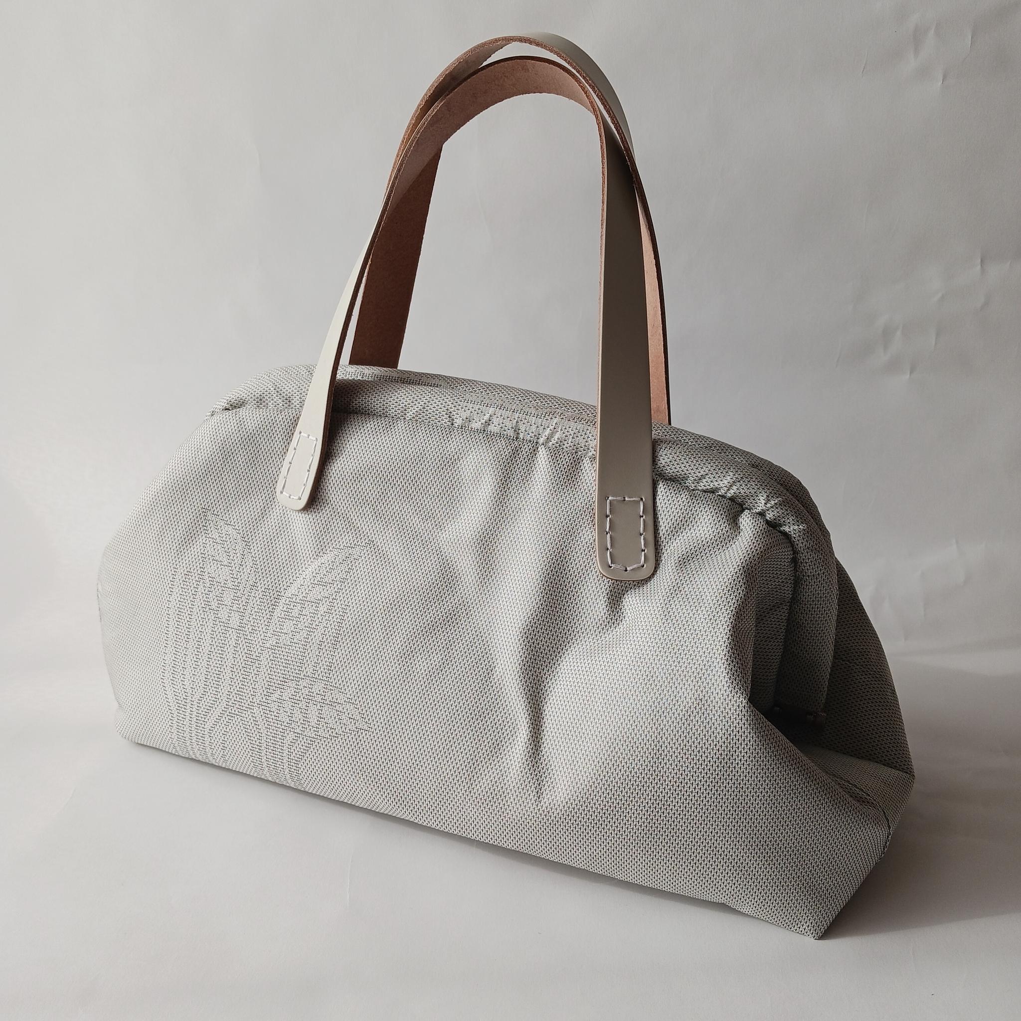 和と洋の調和を楽しむ - 白大島リメイクハンドバッグ | 7枚目