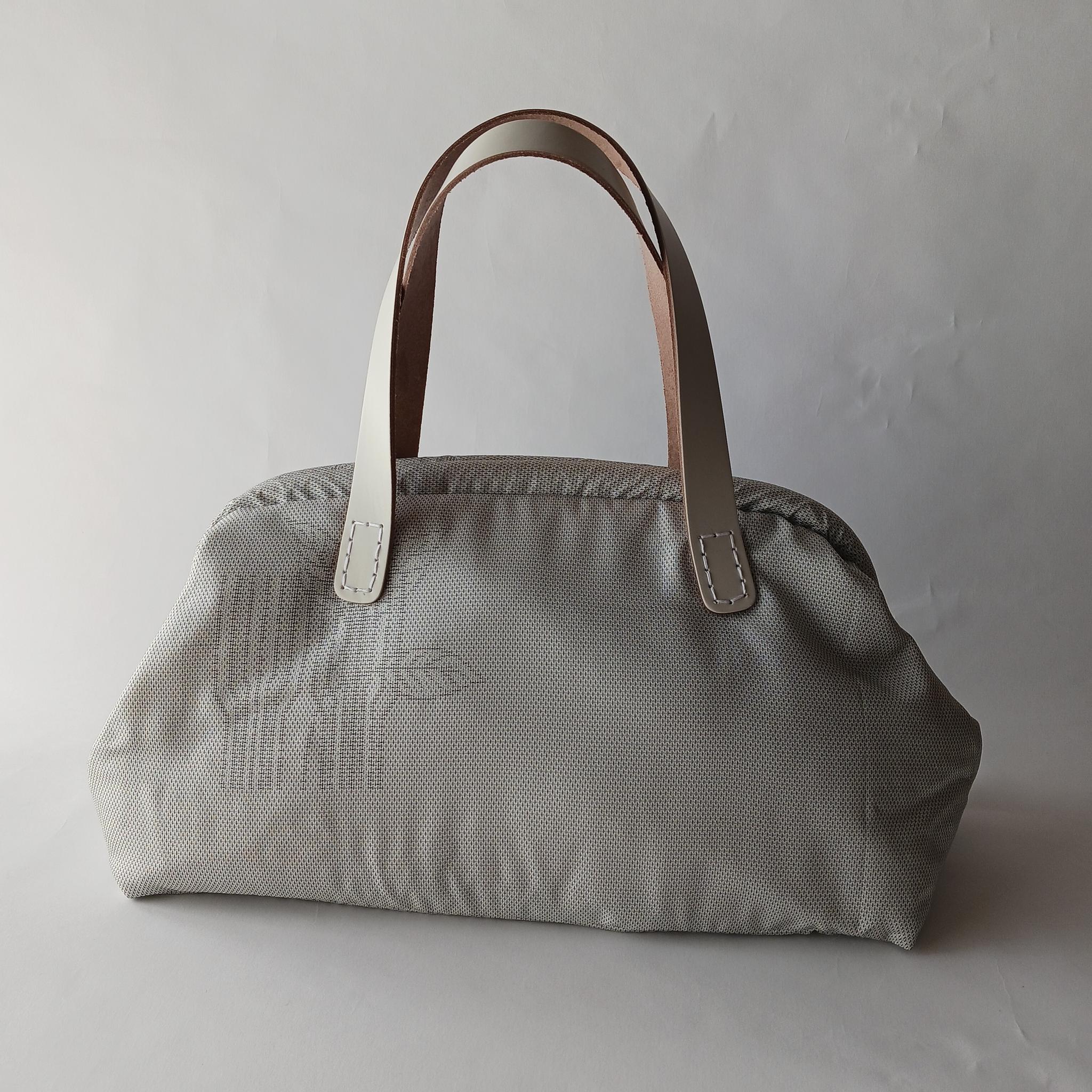 和と洋の調和を楽しむ - 白大島リメイクハンドバッグ | 8枚目